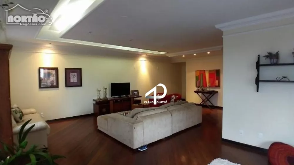 Casa à venda com 4 quartos, 235m² - Foto 4