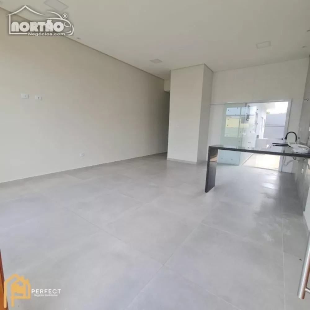 Casa à venda com 3 quartos, 75m² - Foto 3