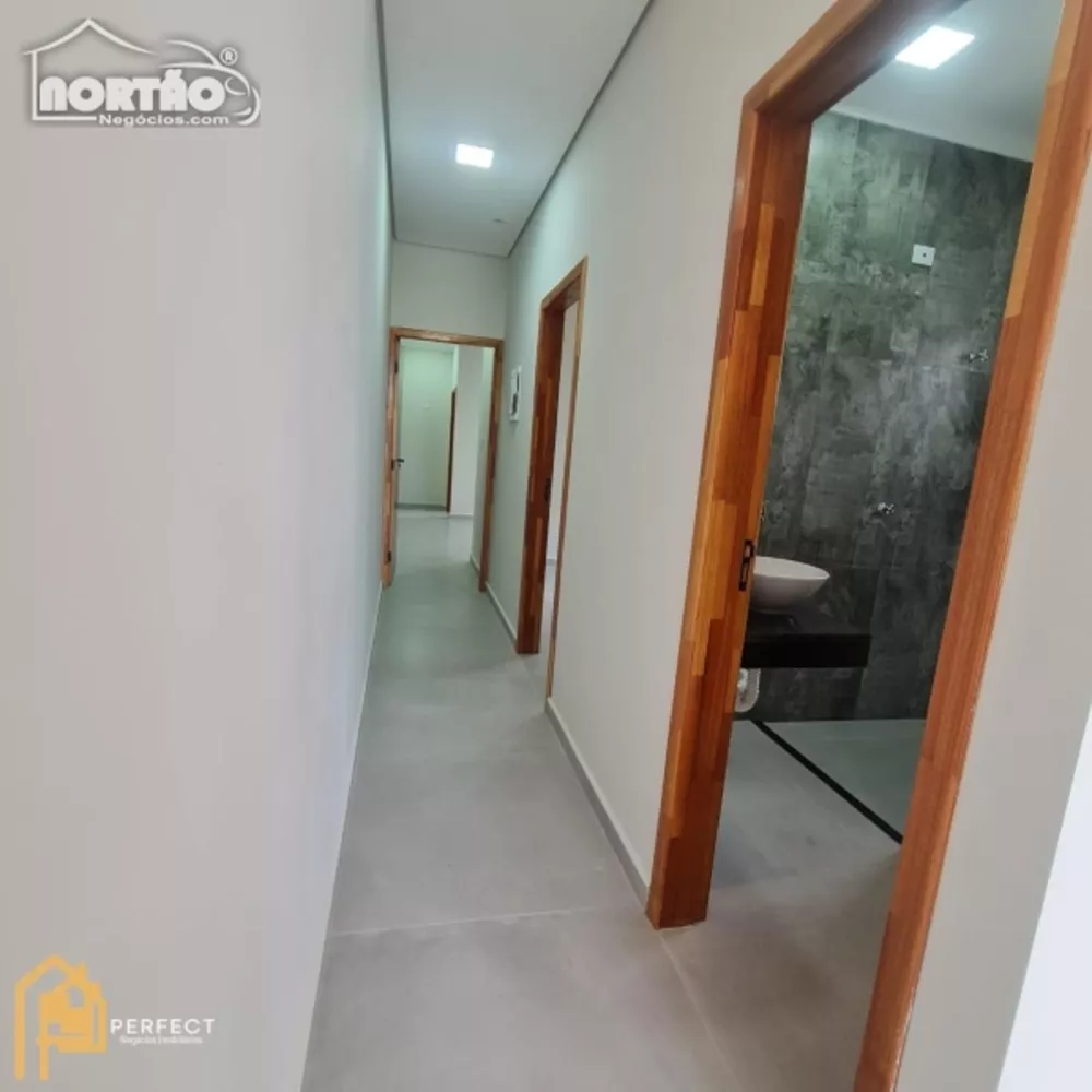 Casa à venda com 3 quartos, 75m² - Foto 4