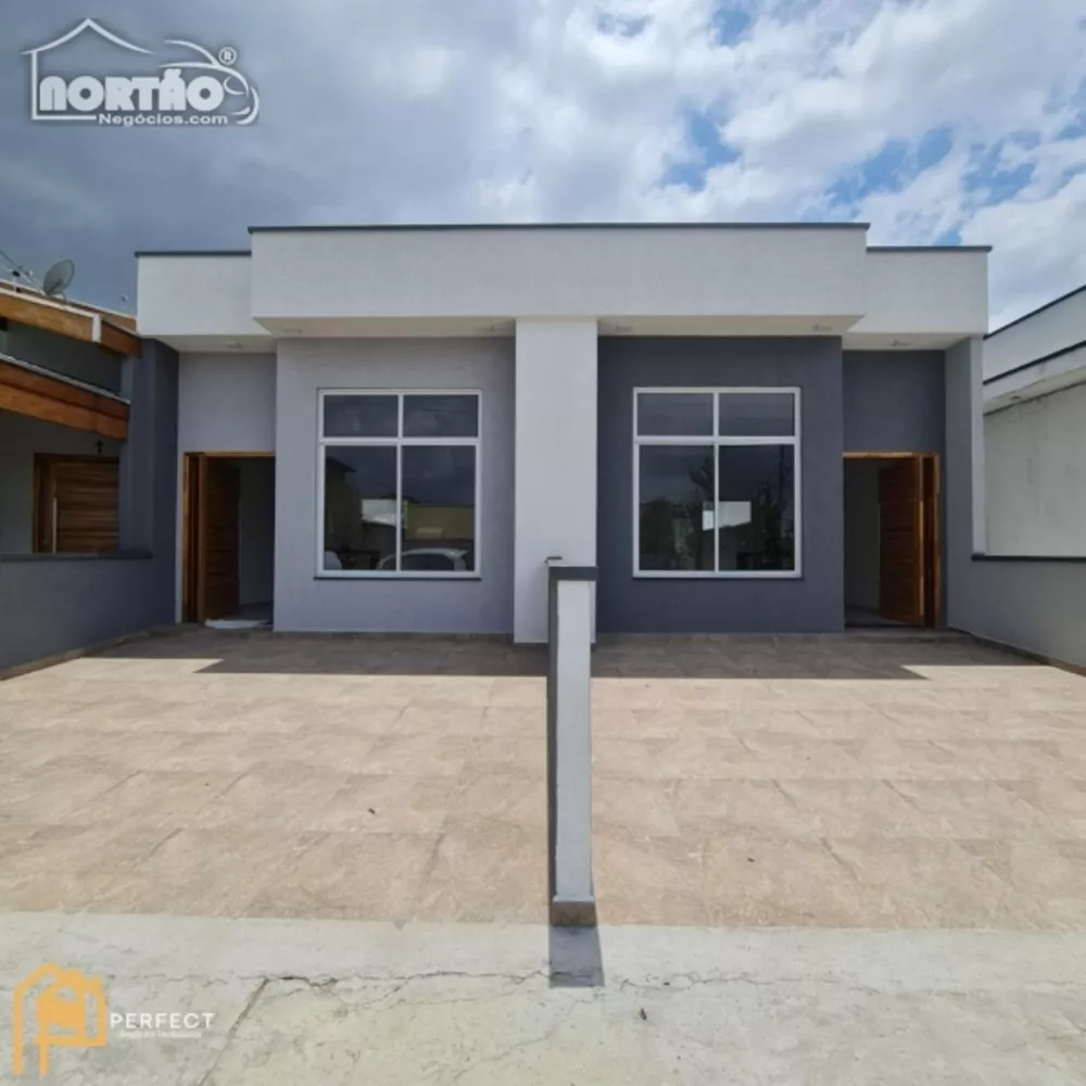 Casa à venda com 3 quartos, 75m² - Foto 1