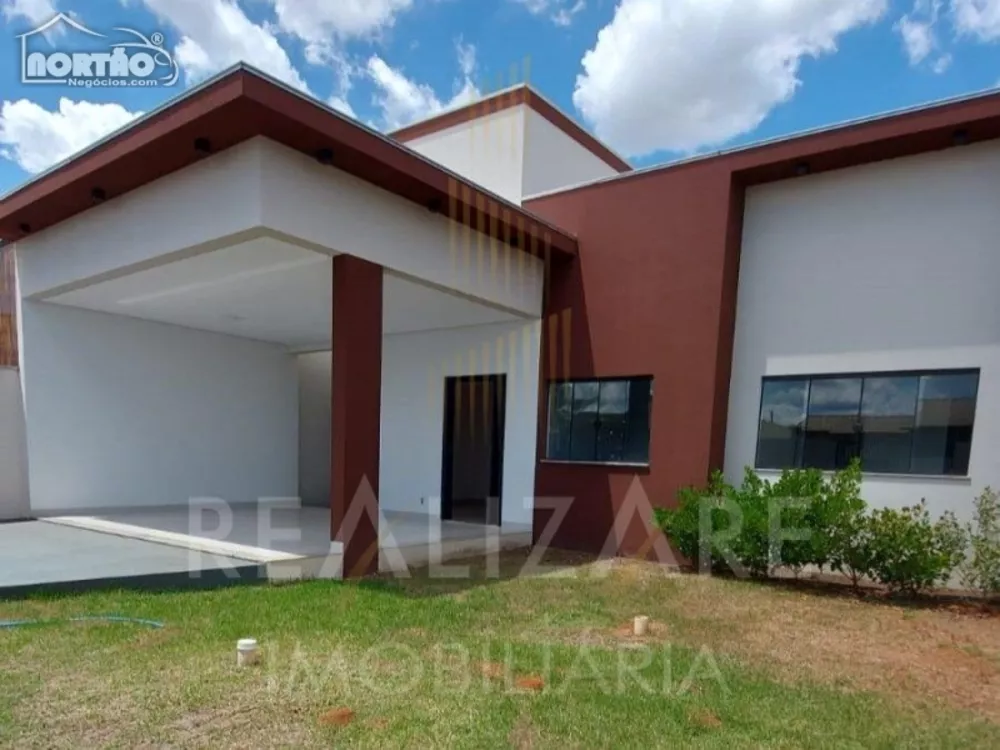 Casa à venda com 3 quartos, 107m² - Foto 1