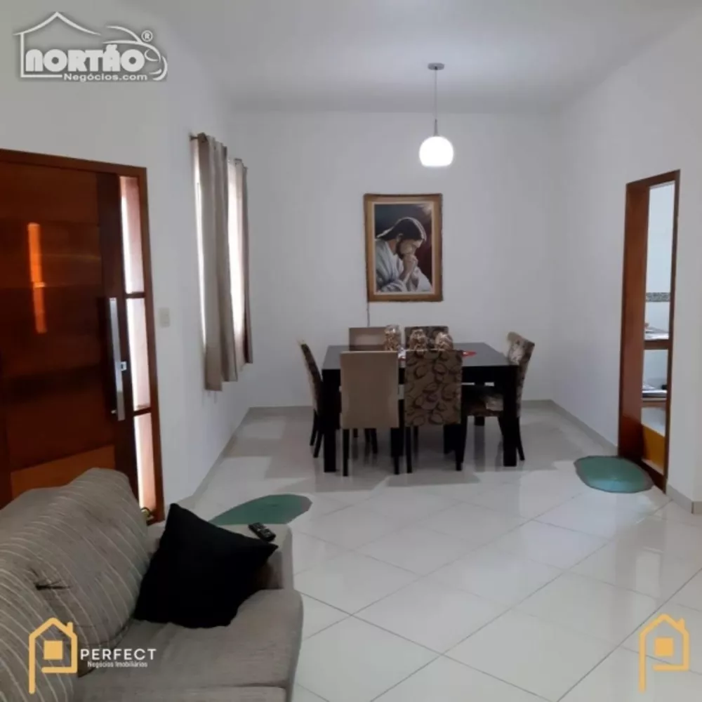 Casa à venda com 2 quartos, 200m² - Foto 2