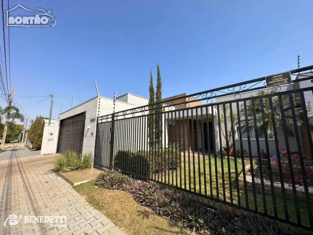 Casa, 3 quartos, 220 m² - Foto 1