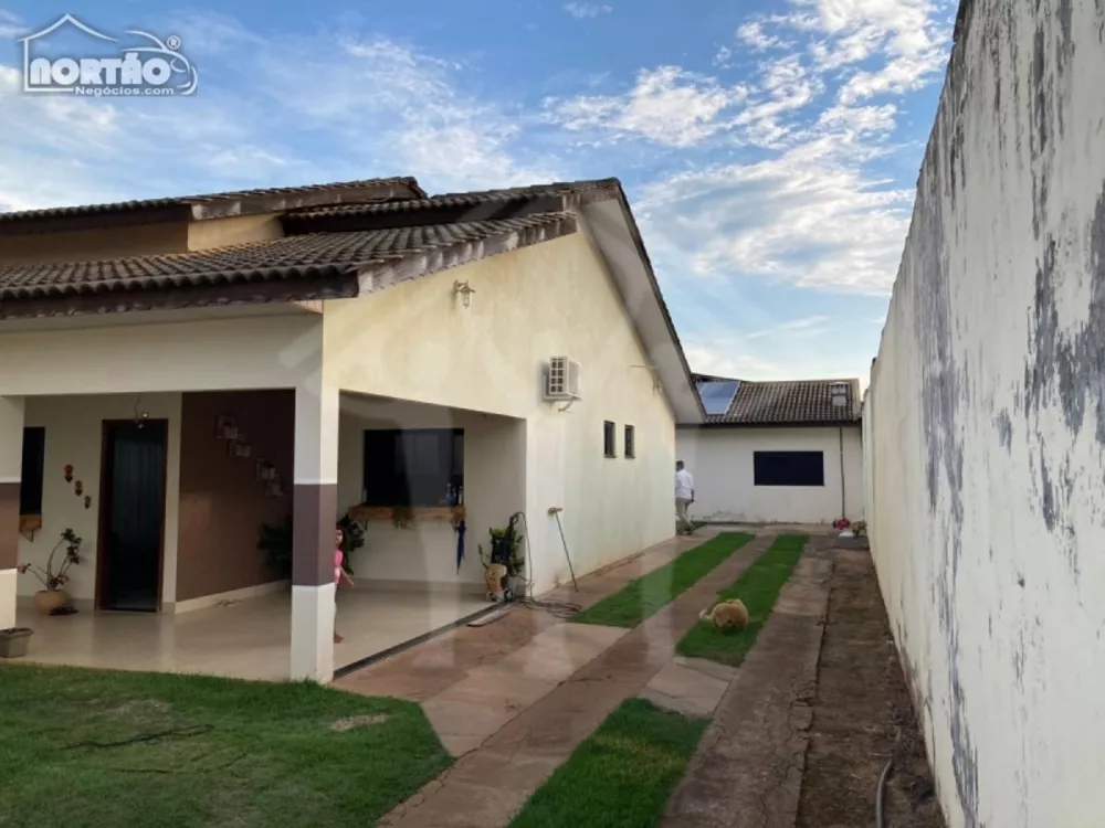 Casa à venda com 2 quartos, 211m² - Foto 2