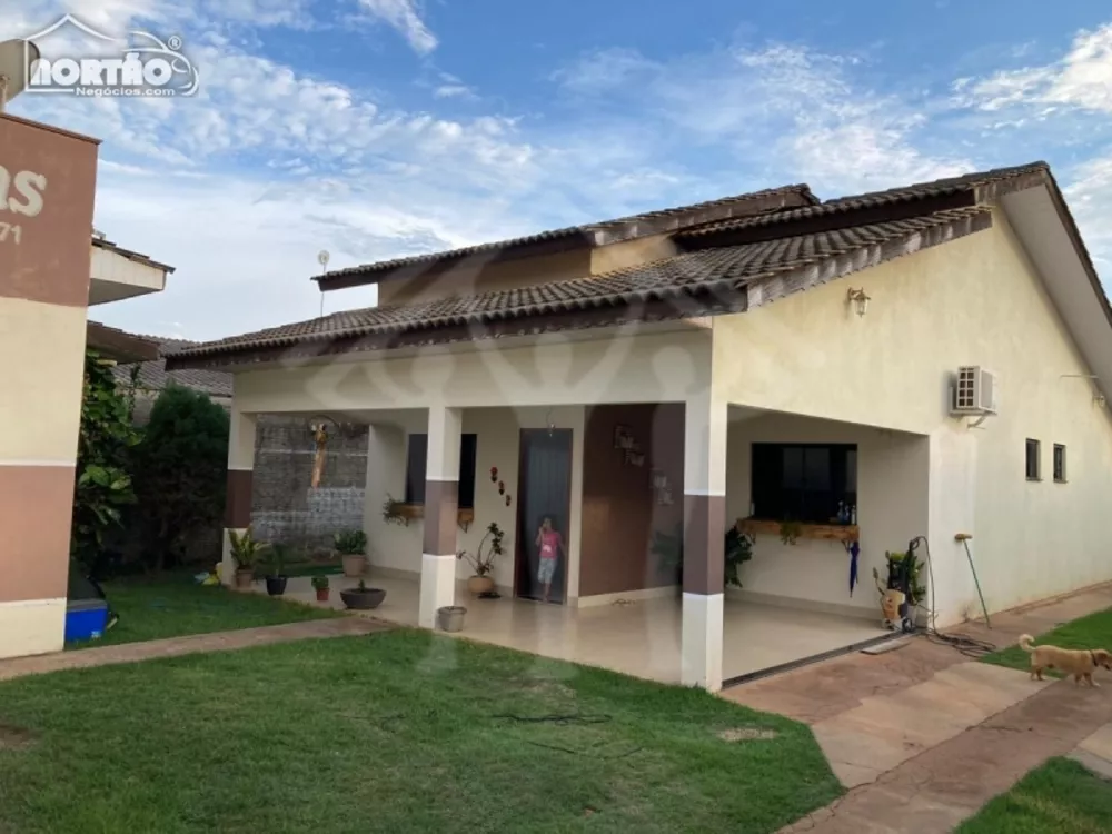 Casa à venda com 2 quartos, 211m² - Foto 1