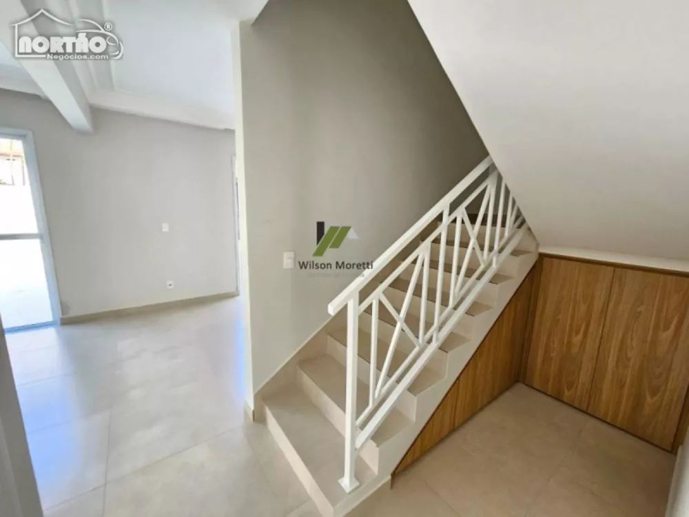 Casa à venda com 5 quartos, 129m² - Foto 3