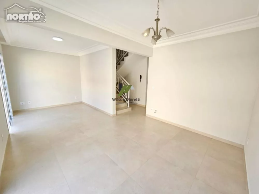 Casa à venda com 5 quartos, 129m² - Foto 2