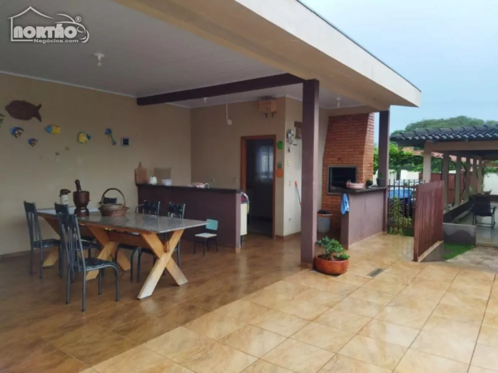 Casa à venda com 2 quartos, 220m² - Foto 1