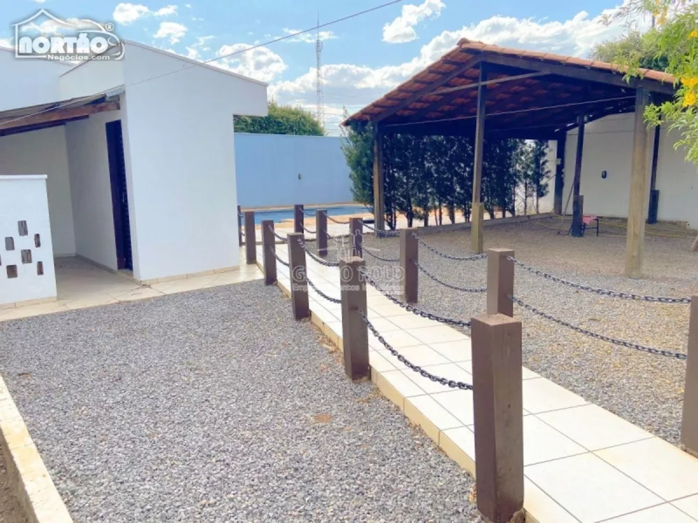 Casa à venda com 4 quartos, 300m² - Foto 1