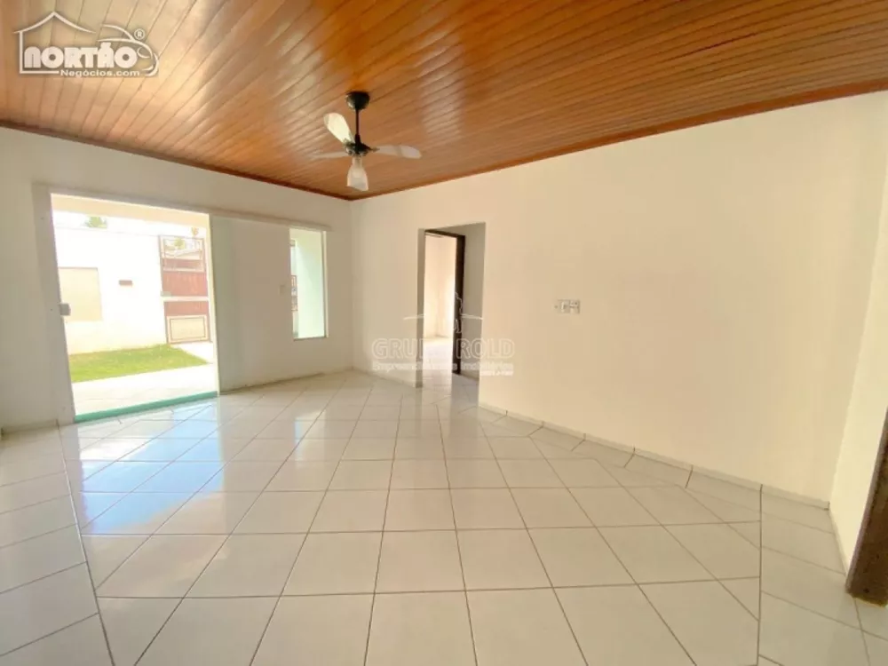 Casa à venda com 4 quartos, 300m² - Foto 4