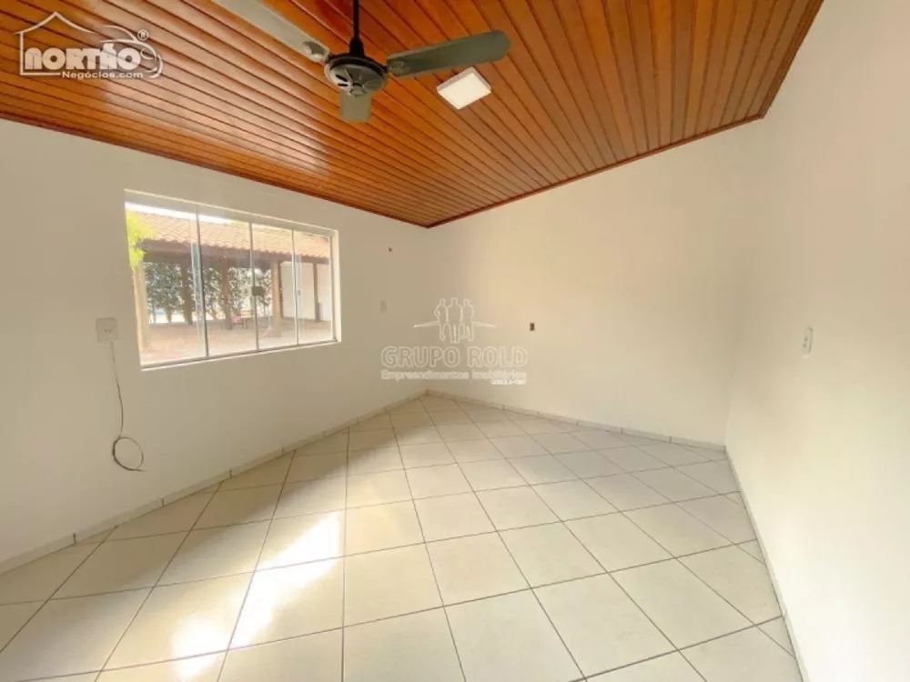 Casa à venda com 4 quartos, 300m² - Foto 3