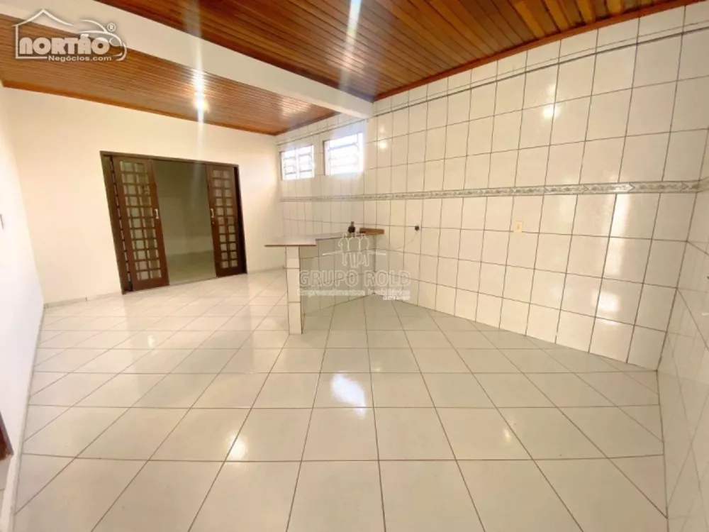 Casa à venda com 4 quartos, 300m² - Foto 2