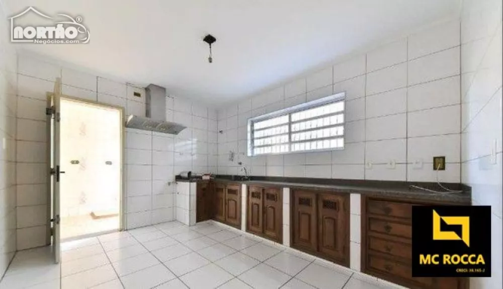 Casa à venda com 4 quartos, 360m² - Foto 4