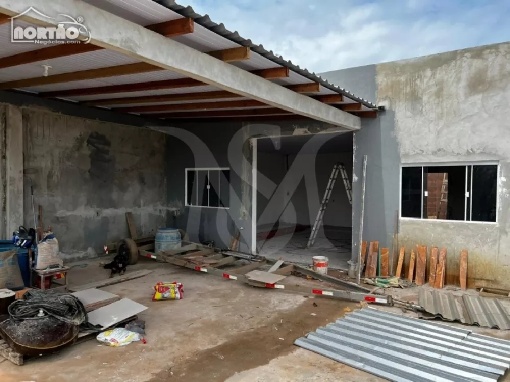 Casa à venda com 2 quartos, 105m² - Foto 1