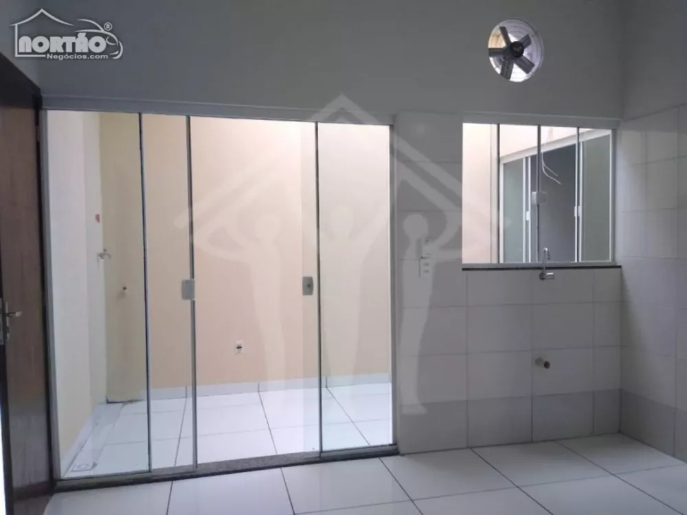 Casa à venda com 3 quartos, 101m² - Foto 1