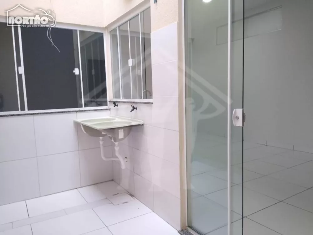 Casa à venda com 3 quartos, 101m² - Foto 4