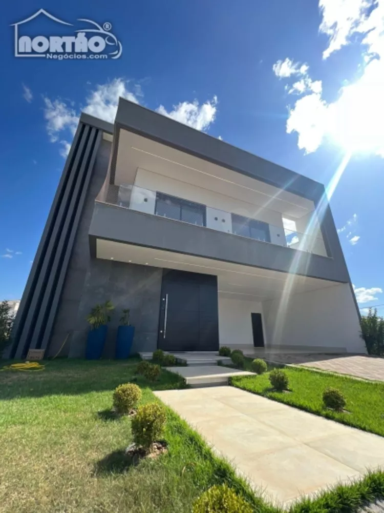 Casa à venda com 3 quartos, 351m² - Foto 2