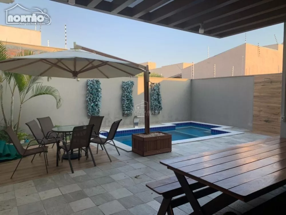 Casa à venda com 3 quartos, 200m² - Foto 4