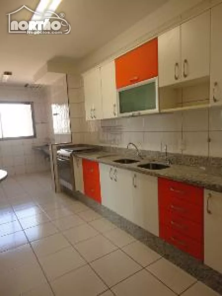 Casa à venda com 3 quartos, 148m² - Foto 1