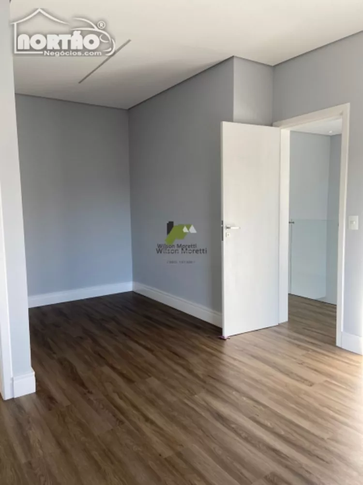 Casa à venda com 5 quartos, 222m² - Foto 4