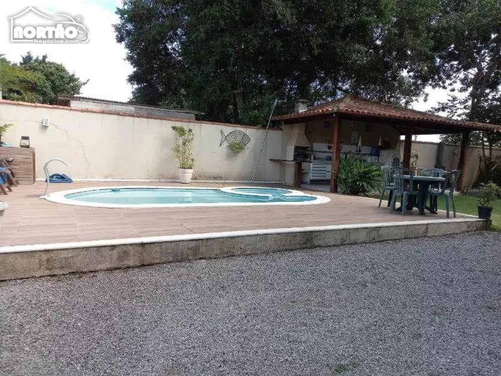 Casa à venda com 4 quartos, 200m² - Foto 2