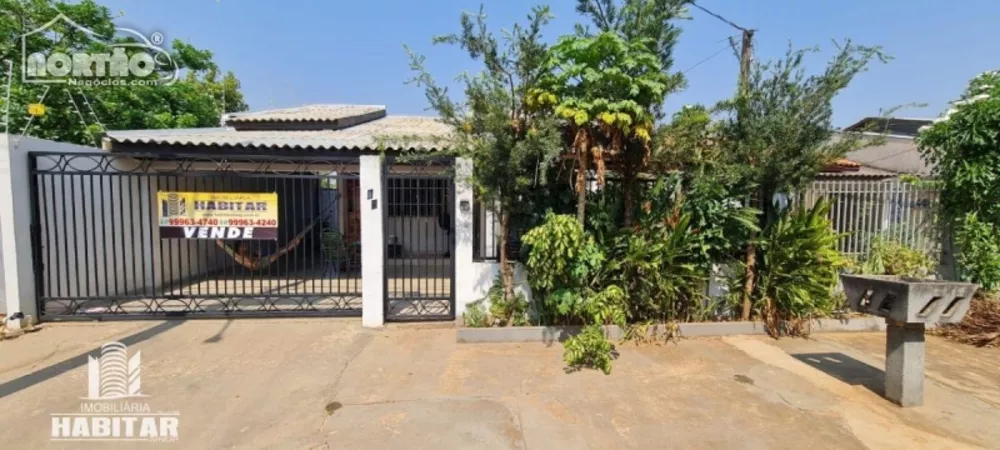 Casa à venda com 3 quartos, 191m² - Foto 1