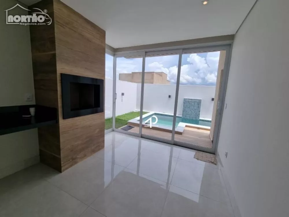 Casa à venda com 3 quartos, 144m² - Foto 1