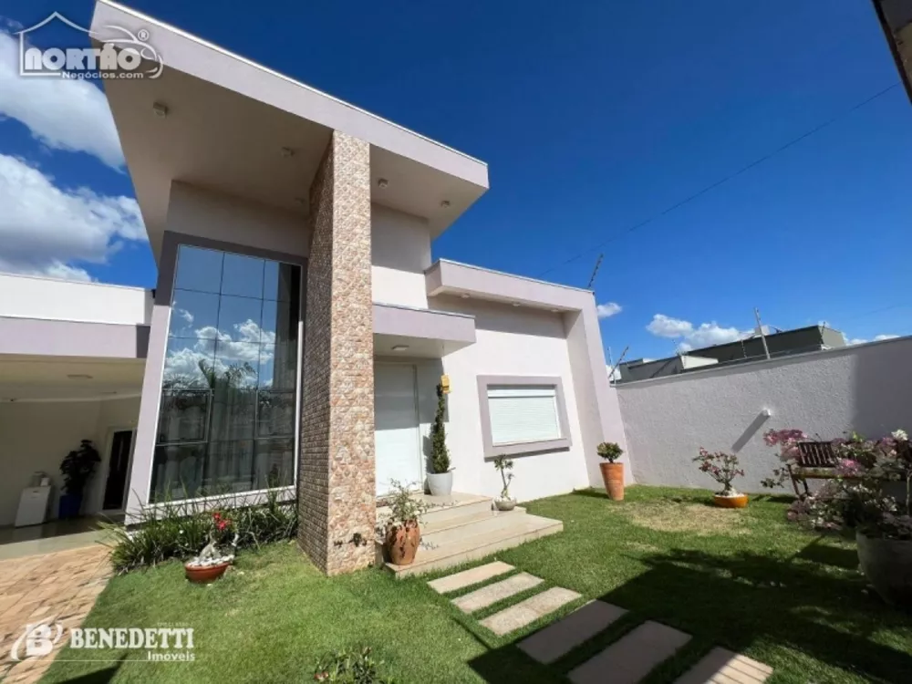 Casa à venda com 3 quartos, 186m² - Foto 1