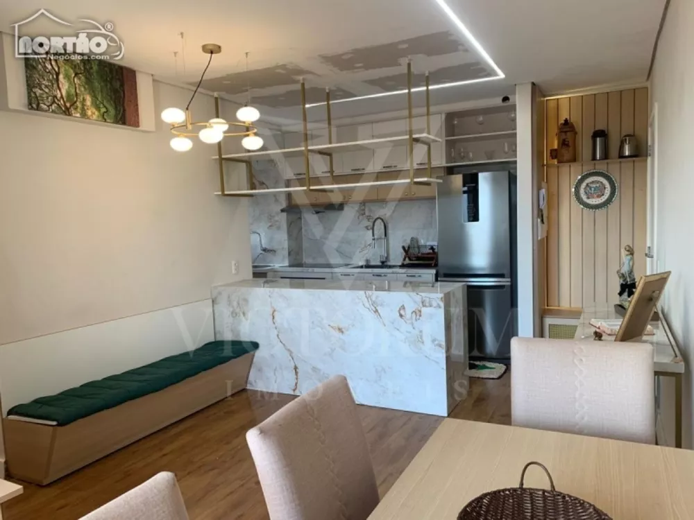 Casa à venda com 3 quartos, 100m² - Foto 2