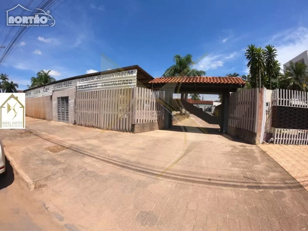 Casa à venda com 2 quartos, 178m² - Foto 1