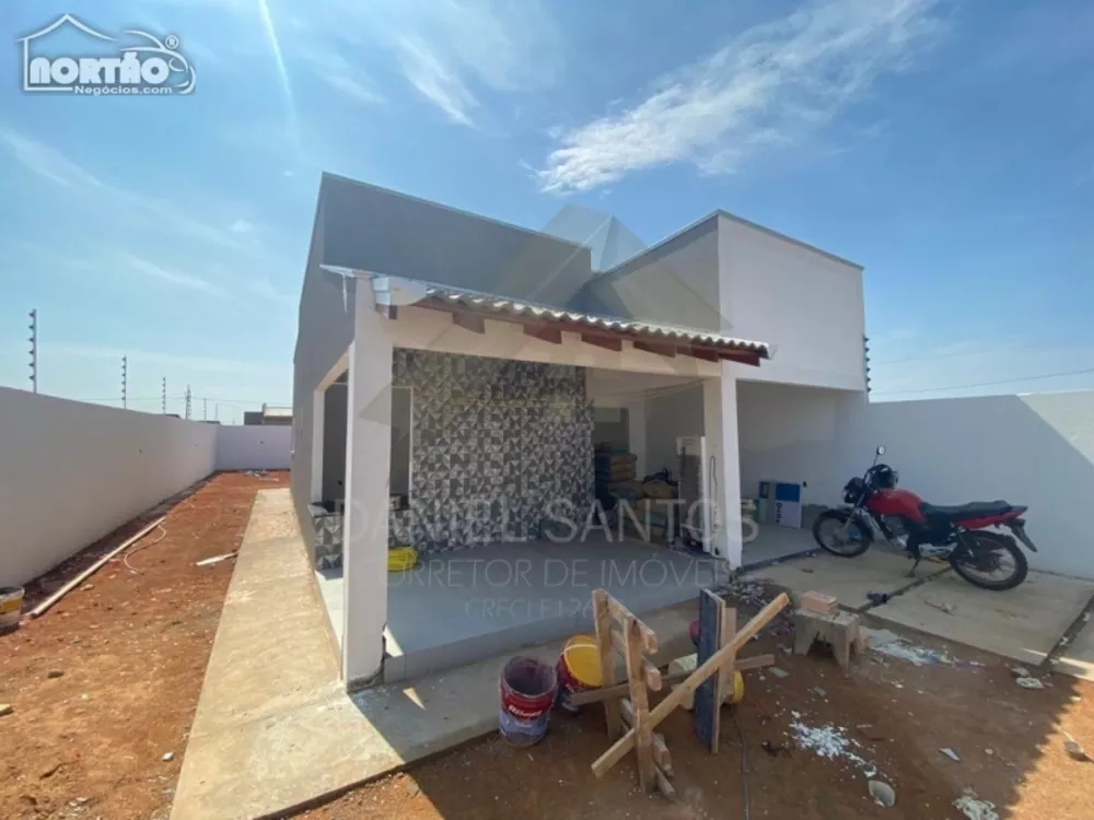 Casa à venda com 2 quartos, 89m² - Foto 1