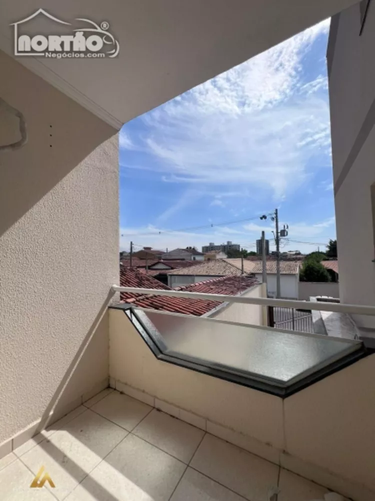 Casa à venda com 3 quartos, 80m² - Foto 2