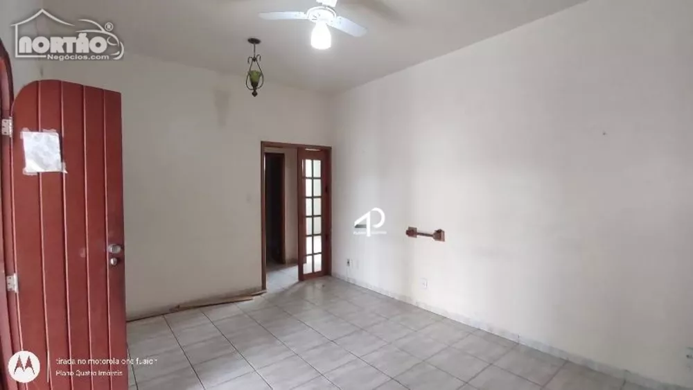 Casa à venda com 2 quartos, 100m² - Foto 4