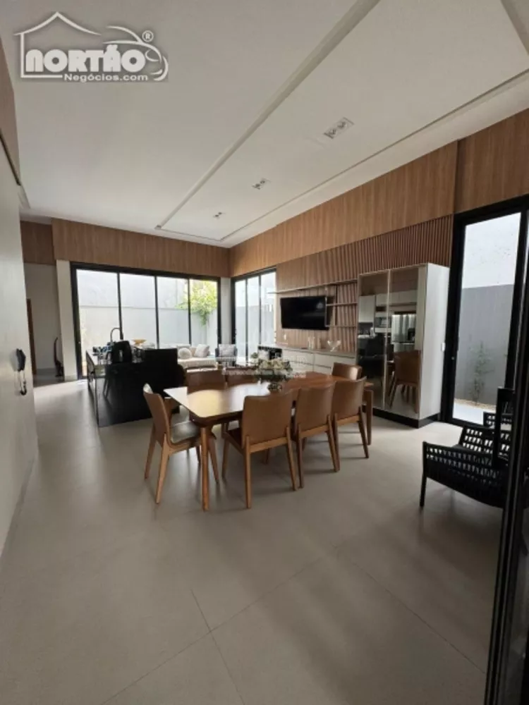 Casa à venda com 4 quartos, 227m² - Foto 4