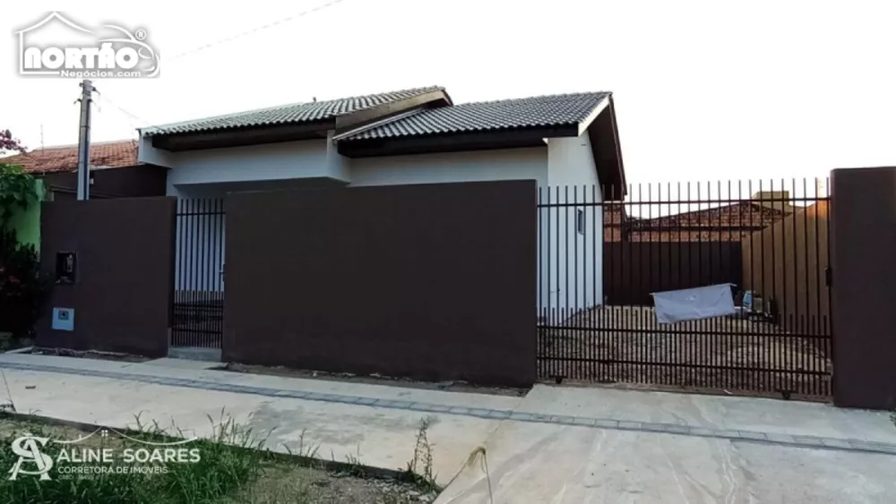 Casa à venda com 4 quartos, 64m² - Foto 1