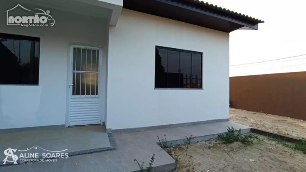 Casa à venda com 4 quartos, 64m² - Foto 2