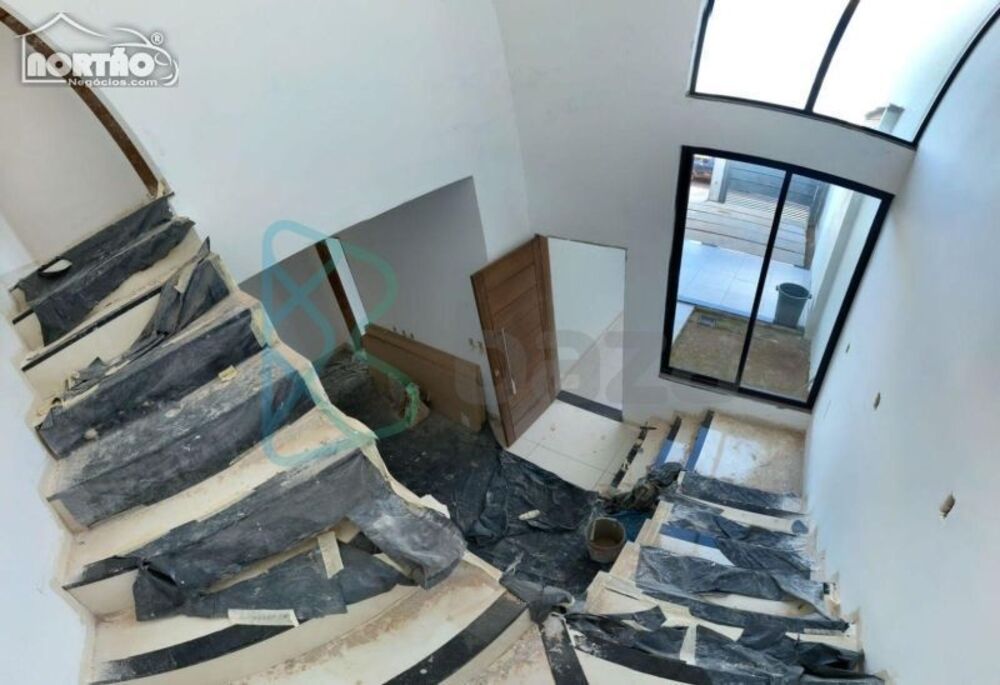 Casa à venda com 4 quartos, 150m² - Foto 1