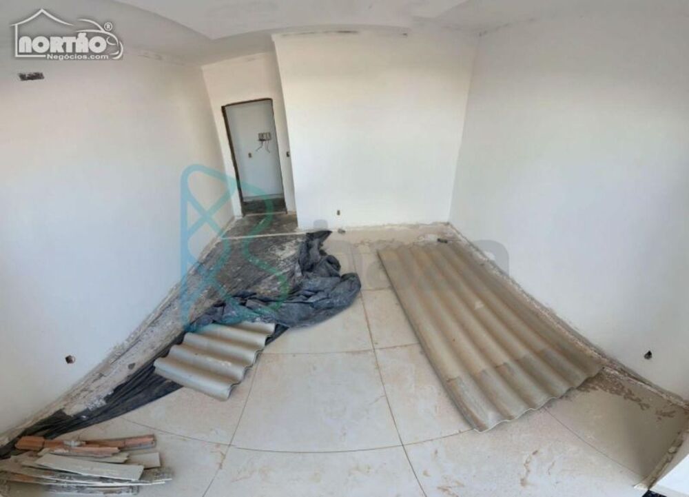 Casa à venda com 4 quartos, 150m² - Foto 2