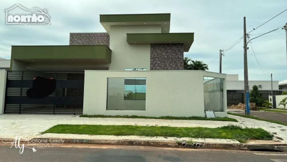 Casa à venda com 3 quartos, 131m² - Foto 1