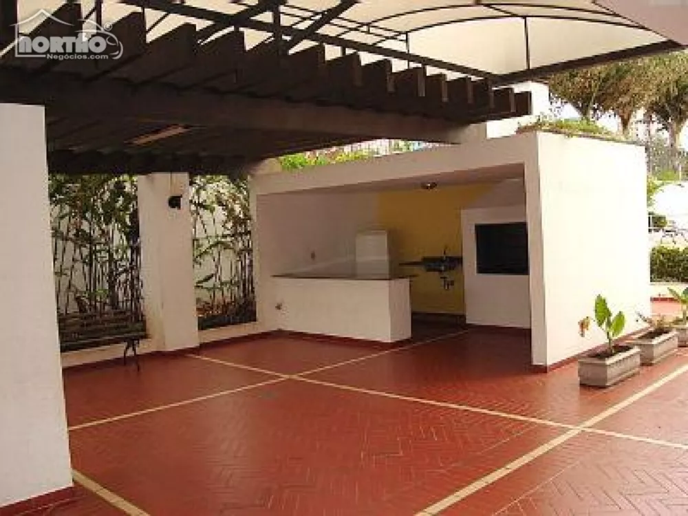 Casa à venda com 3 quartos, 161m² - Foto 1