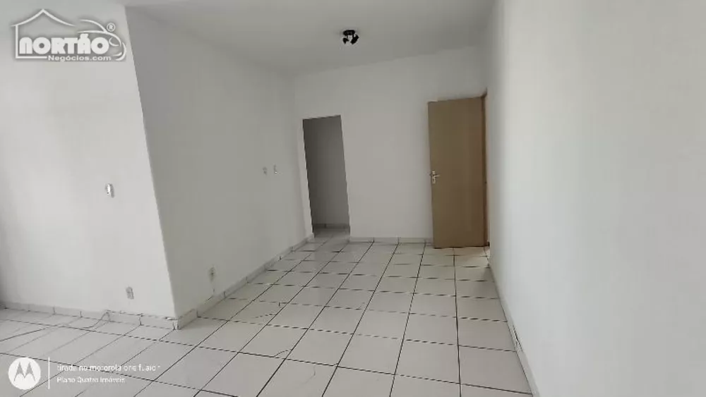 Casa à venda com 2 quartos, 90m² - Foto 2