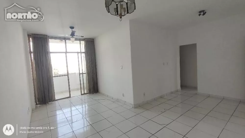 Casa à venda com 2 quartos, 90m² - Foto 1