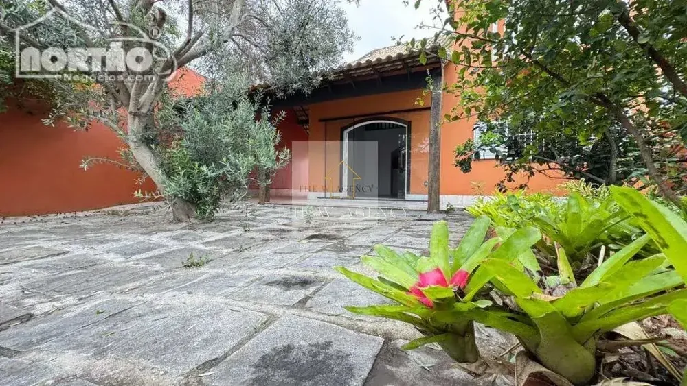 Casa, 4 quartos, 240 m² - Foto 4
