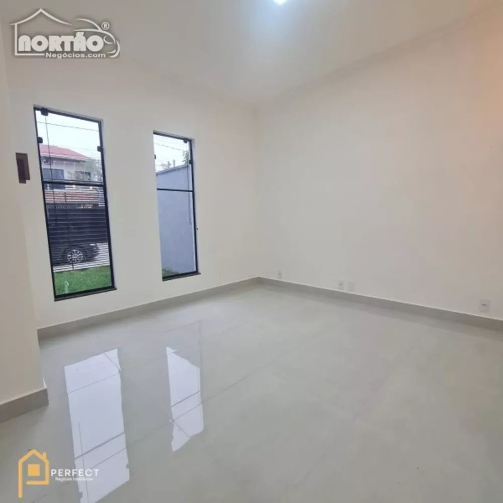 Casa à venda com 2 quartos, 70m² - Foto 4