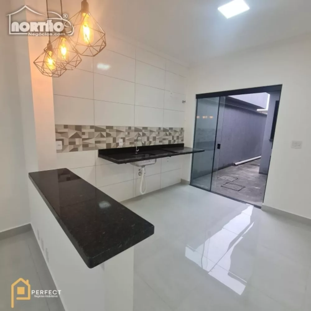 Casa à venda com 2 quartos, 70m² - Foto 3