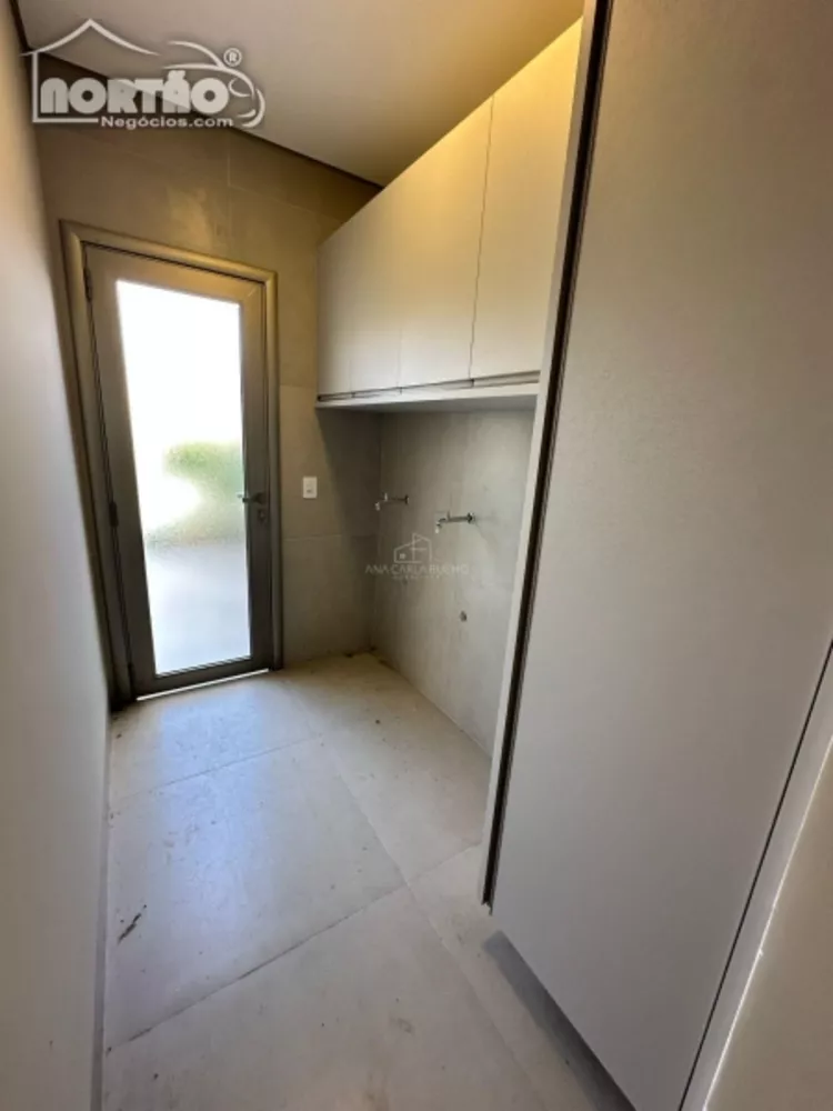 Casa à venda com 3 quartos, 181m² - Foto 2