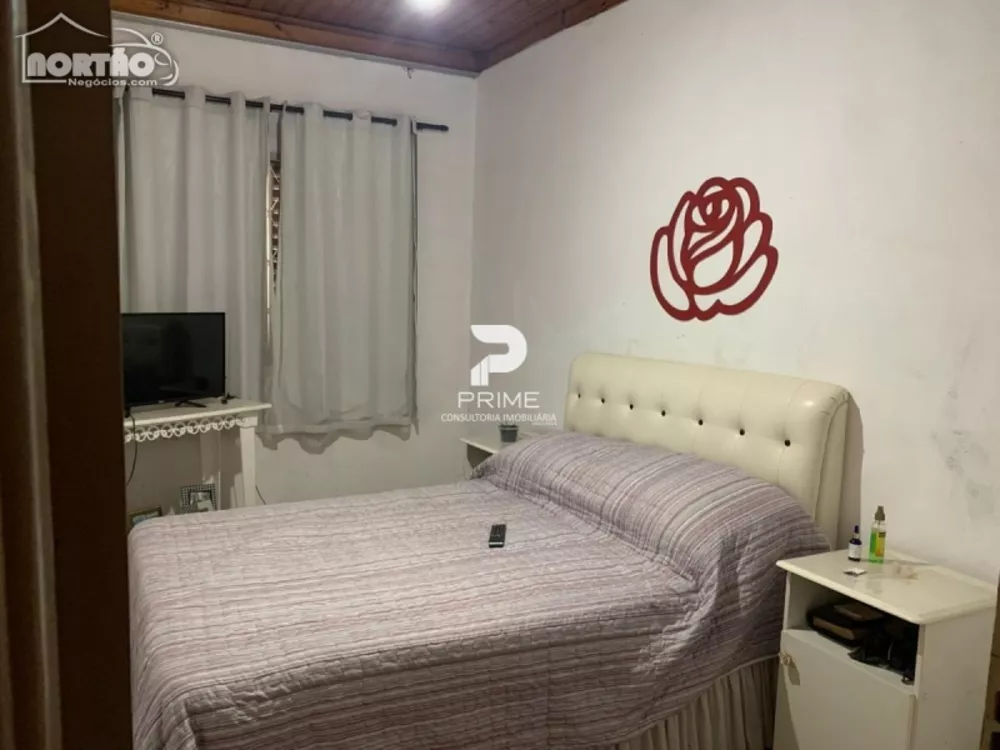 Casa à venda com 5 quartos, 200m² - Foto 3