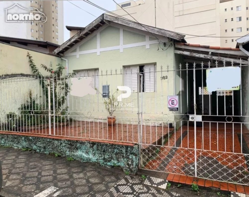 Casa à venda com 5 quartos, 200m² - Foto 1