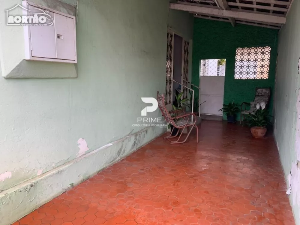 Casa à venda com 5 quartos, 200m² - Foto 2