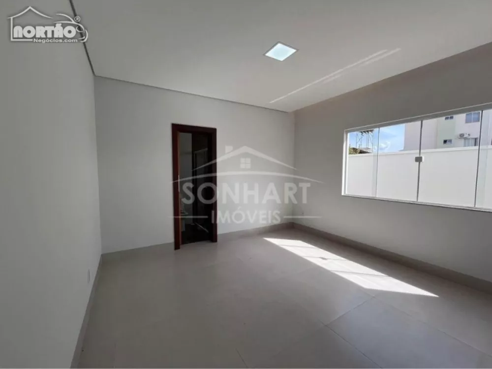 Casa à venda com 3 quartos, 114m² - Foto 4